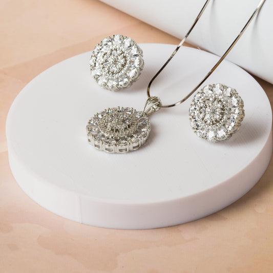 Silver Gleaming Circle Pendant Set
