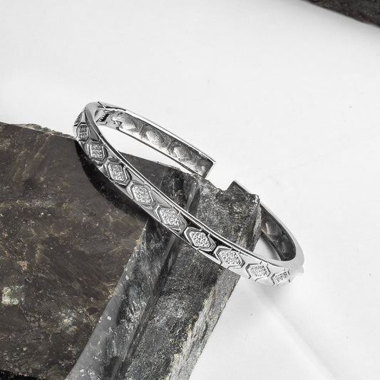 Silver Elegance Cuff/Kada