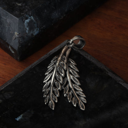 Silver Elegant Twin Feather Pendant