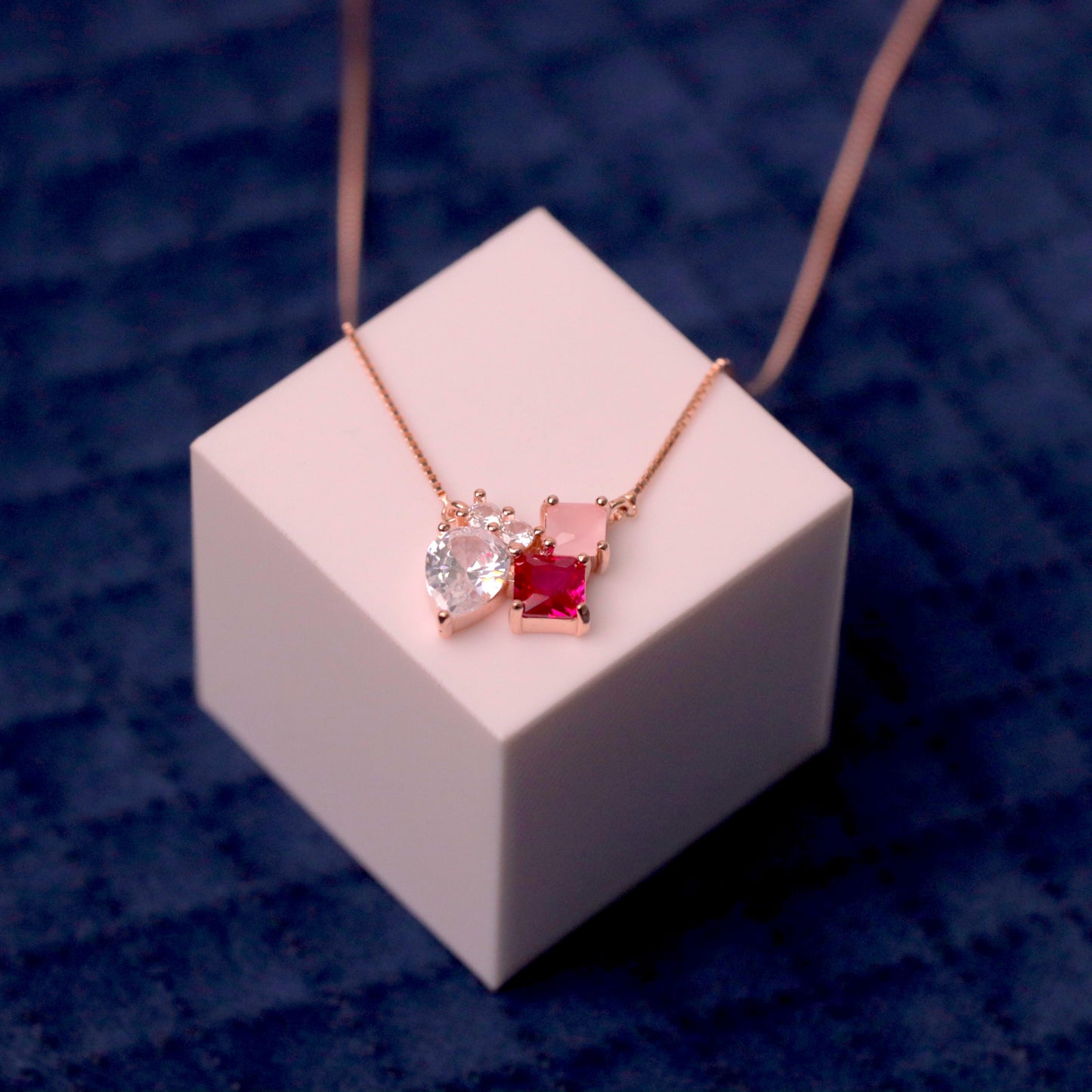 Rosegold Majestic Trio Chain Pendant