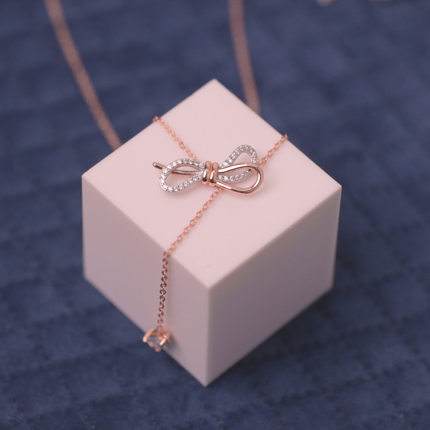 Rosegold Infinity Drip Chain Pendant