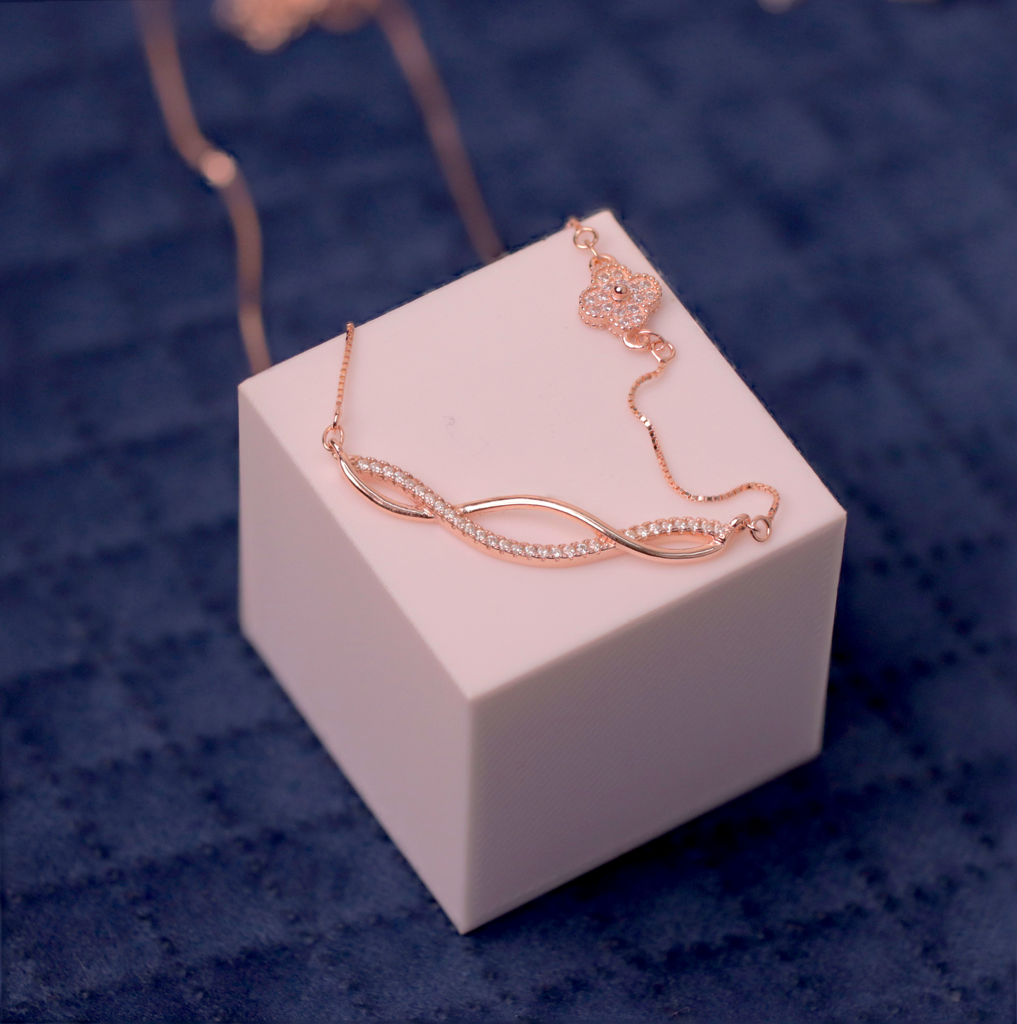 Rosegold Gilded Loop Chain Pendant